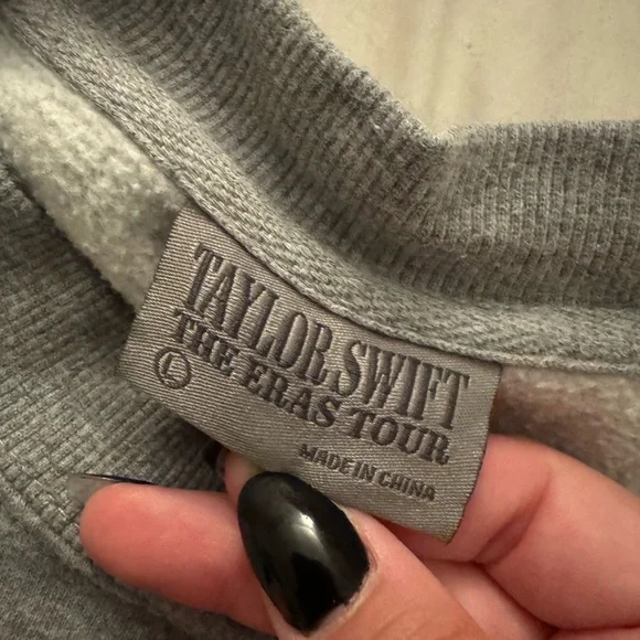 The Eras Tour Sweatshirt - Taylor Swift - Picture 3 of 3